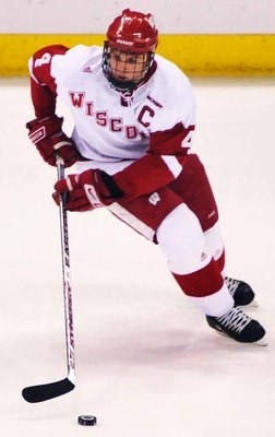 Men's hockey settles for another split