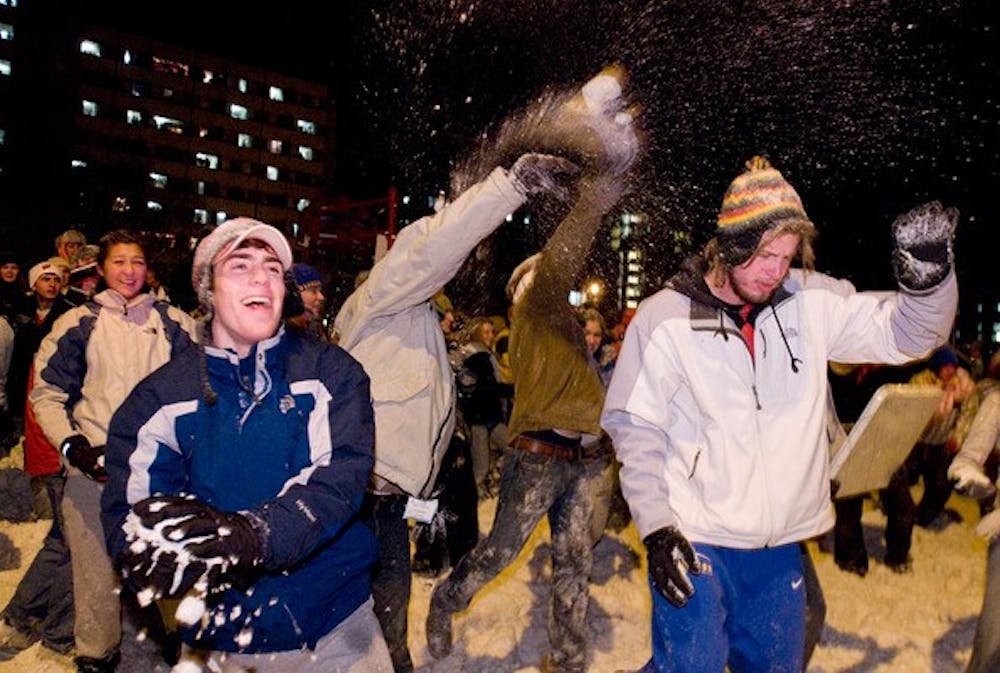 Dorm residents launch 200-person snowball fight, UWPD called in