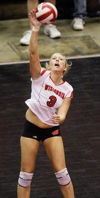 Wisconsin volleyball surpasses Northwestern in Illinois Wednesday night