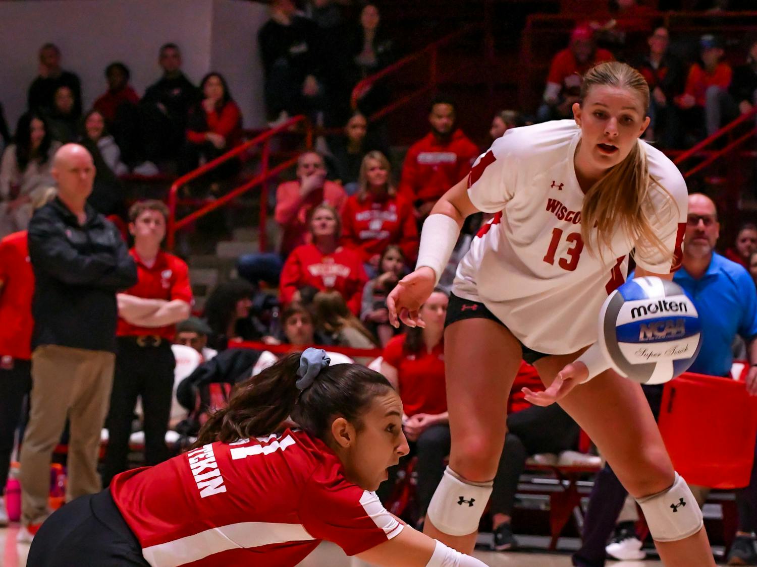 PHOTOS: Wisconsin Volleyball starts spring cleaning after 3-0 clean sweep