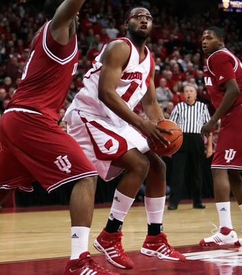Badgers down Hoosiers at home