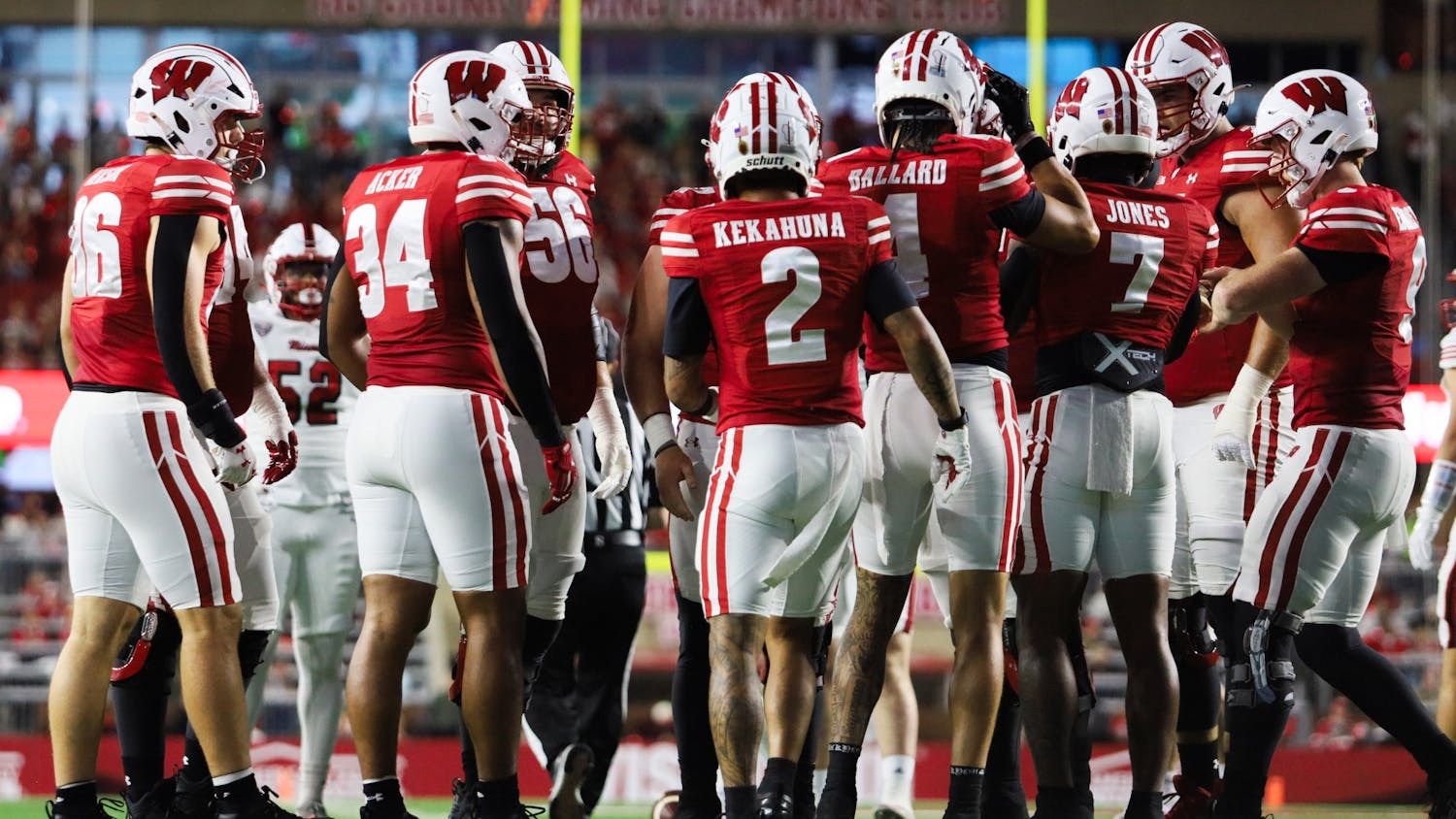 25-8-28_WiscFB vs MiamiOH_Tuffnell-110.jpg