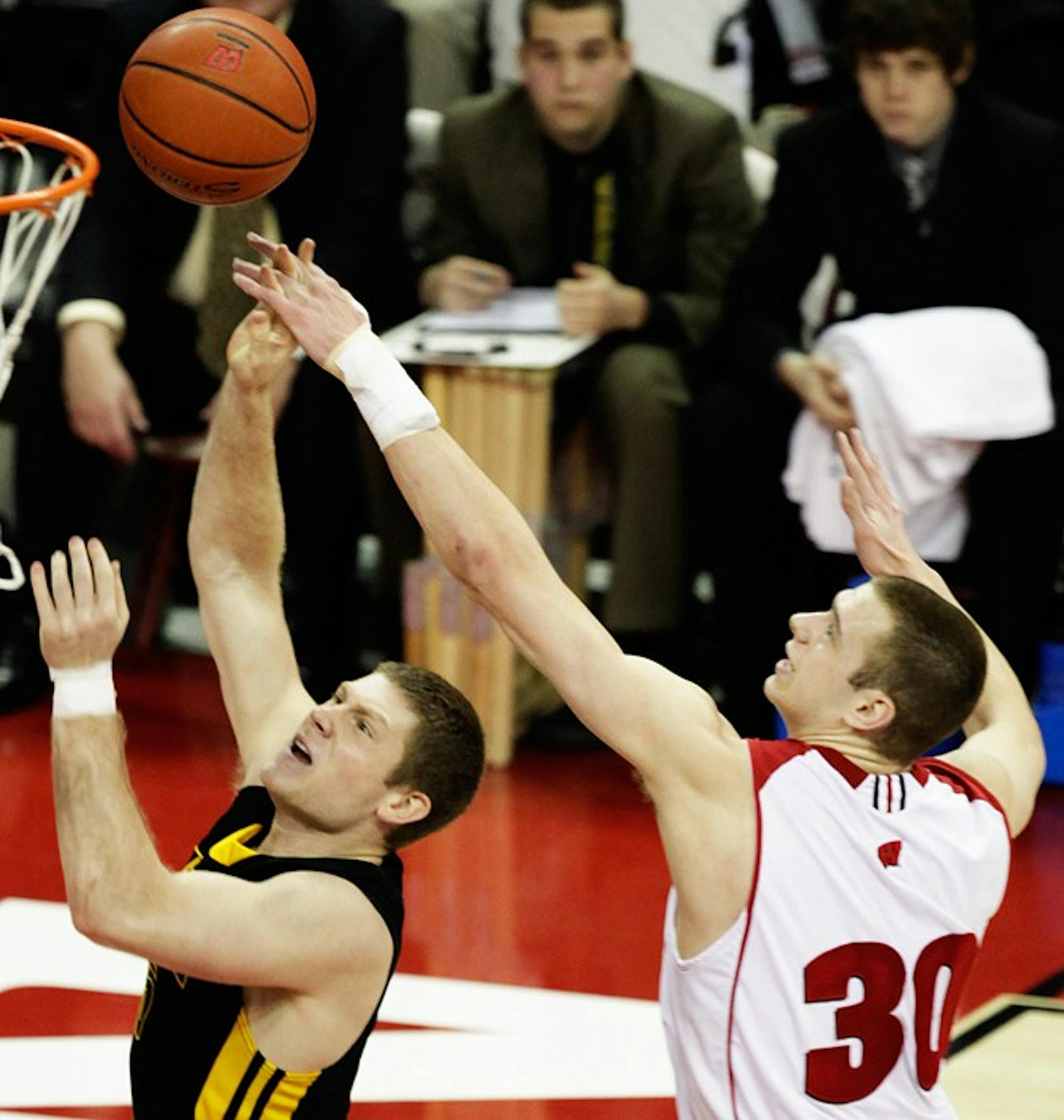 Badgers look to avenge home loss against Illini