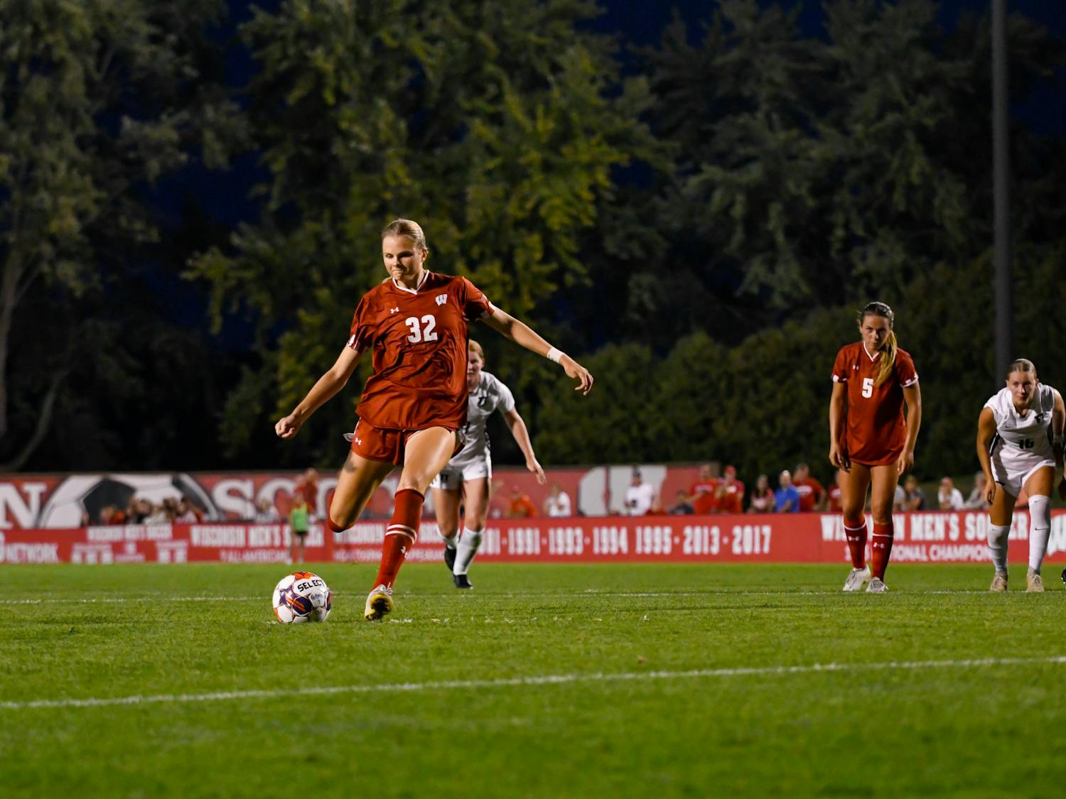 Wisconsin Women's Soccer vs Illinois72.jpg