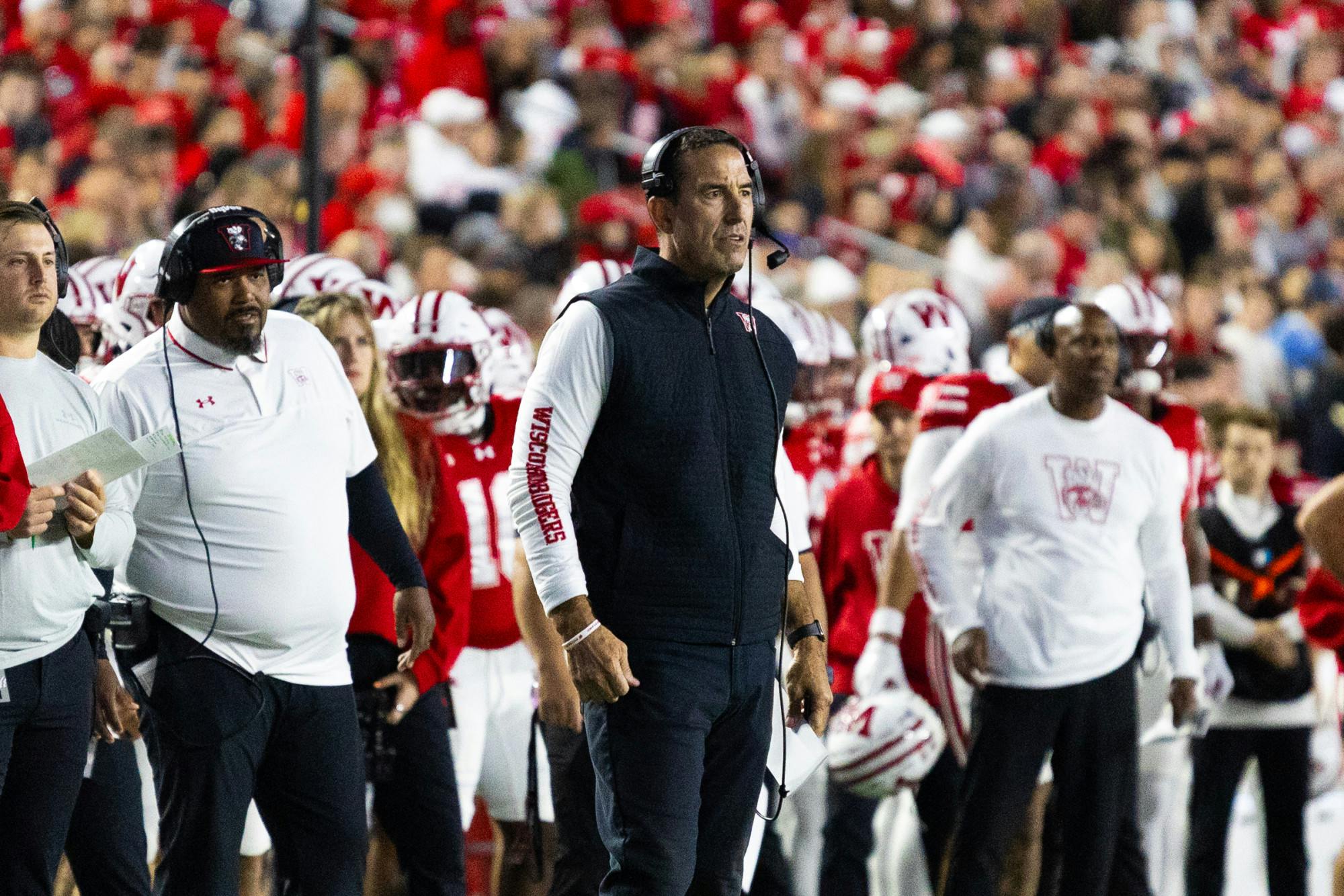 25-10-11_Schneider_WiscFBvsIowa-21-Luke Fickell.jpg