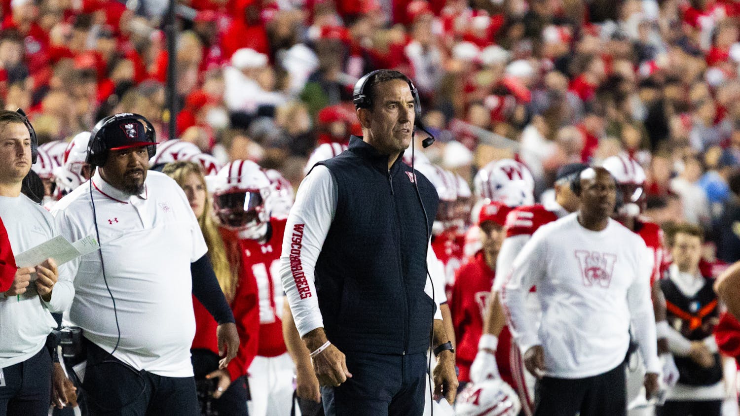 25-10-11_Schneider_WiscFBvsIowa-21-Luke Fickell.jpg