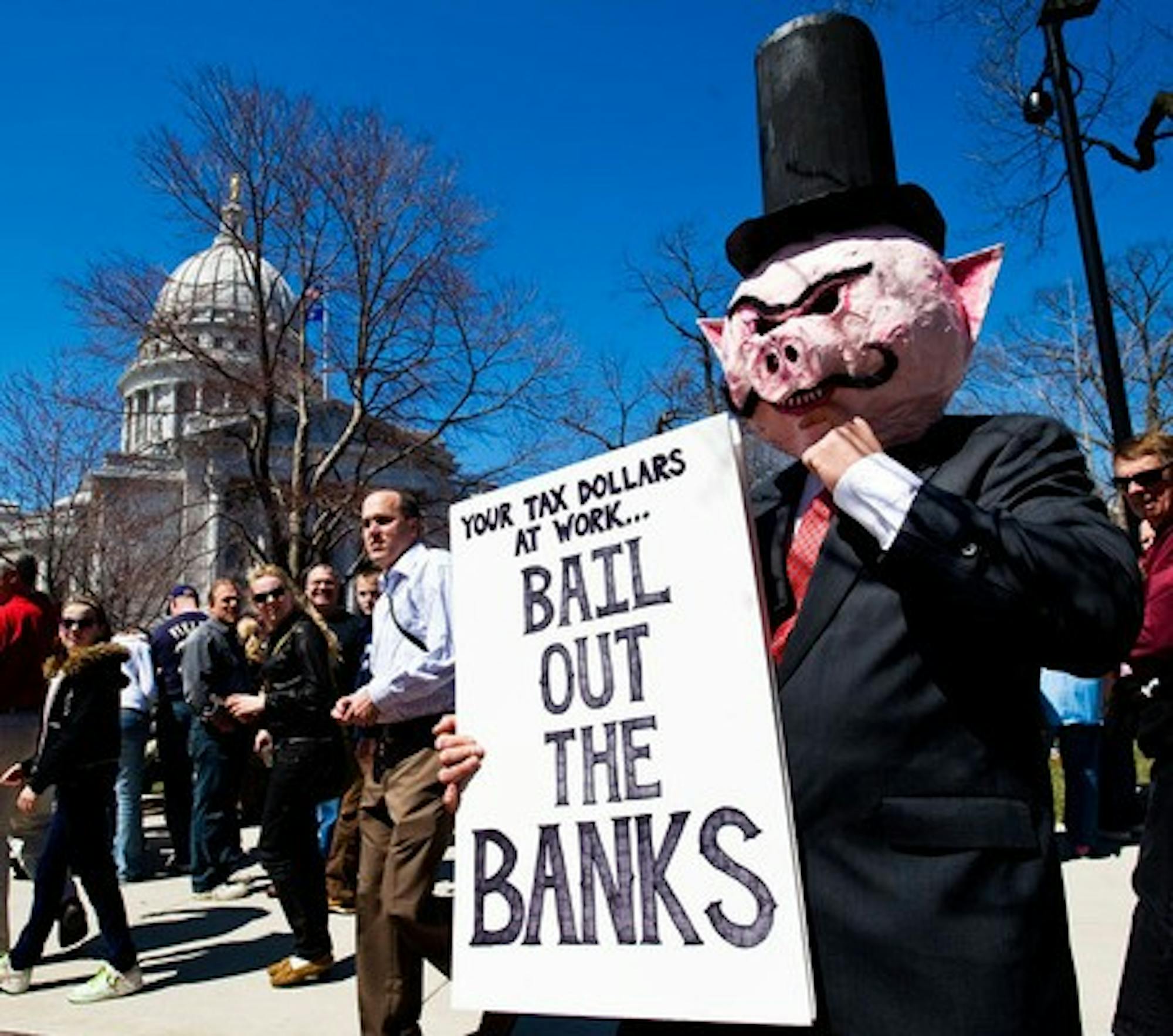 Thousands rally at Capitol ‘Tea Party’