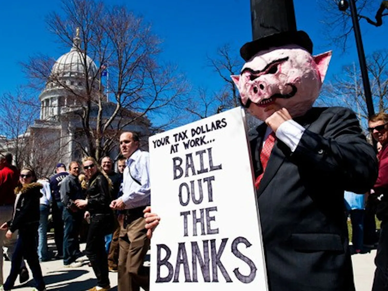 Thousands rally at Capitol ‘Tea Party’