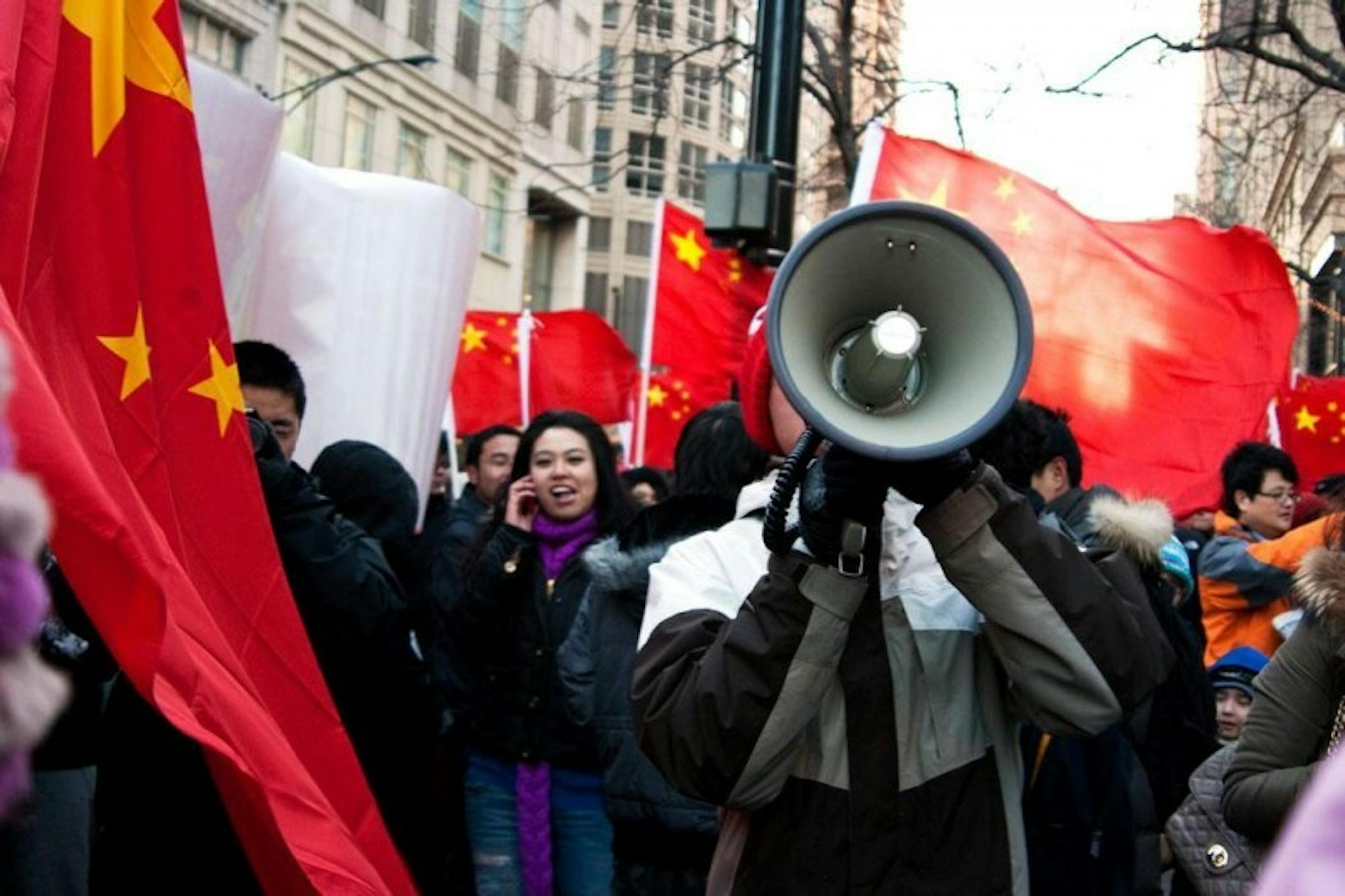 UW students support, protest Hu Jintao visit