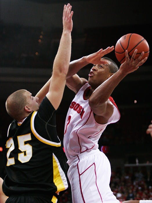 Badgers ride strong defense to lopsided win