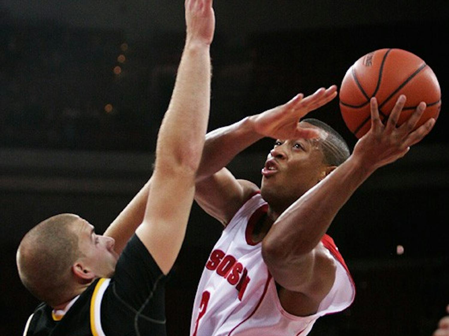 Badgers ride strong defense to lopsided win