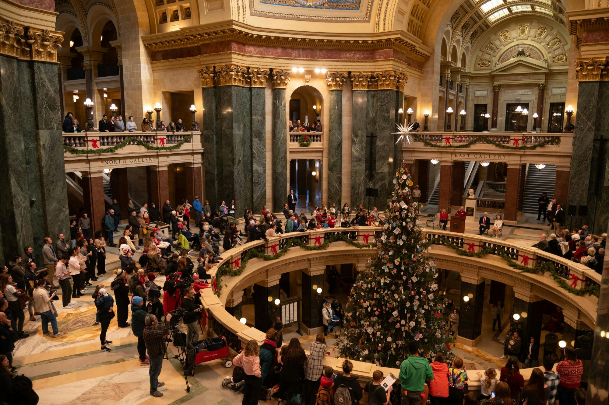 Capitol_ChristmasTree_Lighting_12_5-15.jpg