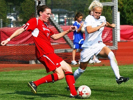 Women's soccer scores seven over weekend, stays perfect at home