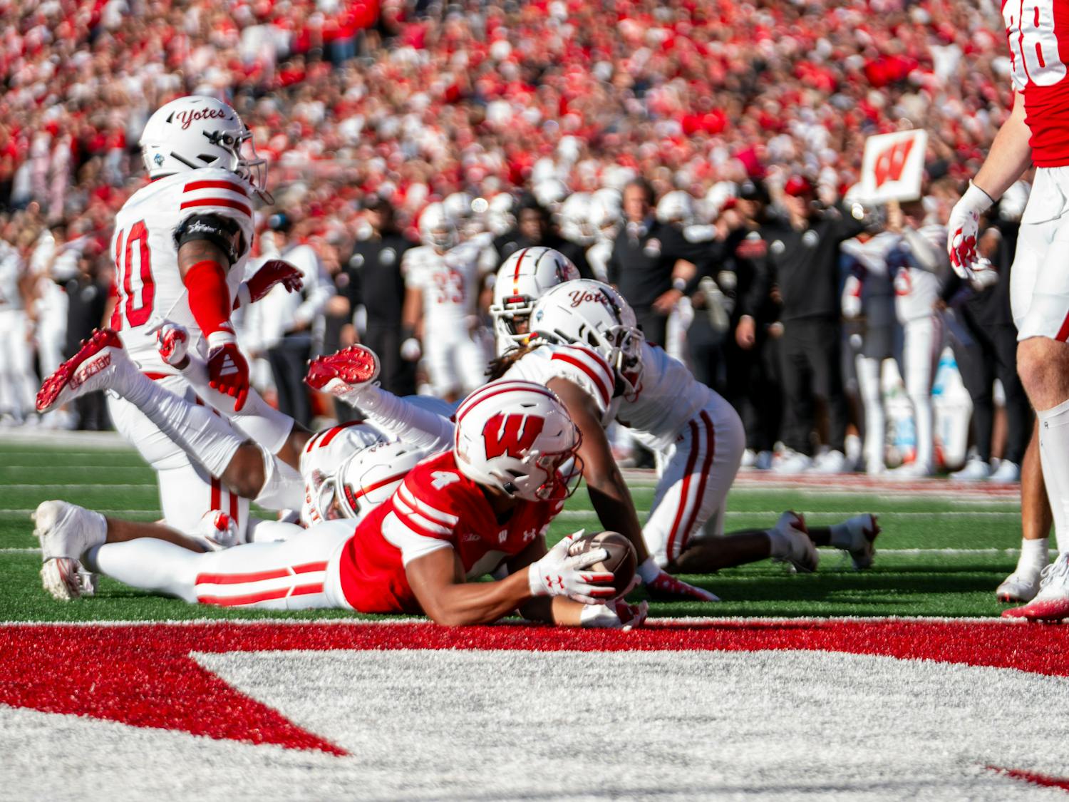 PHOTOS: Badgers beat South Dakota Coyotes 27-13