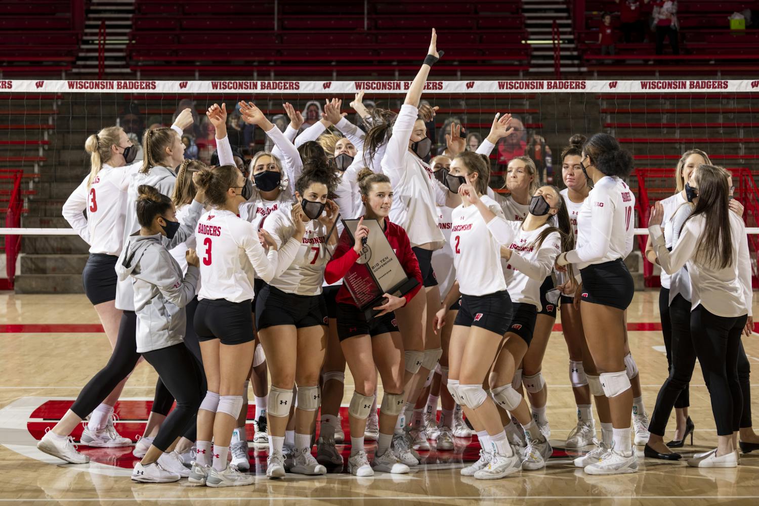 Photo of the Badger volleyball team celebrating their Big 10 championship.