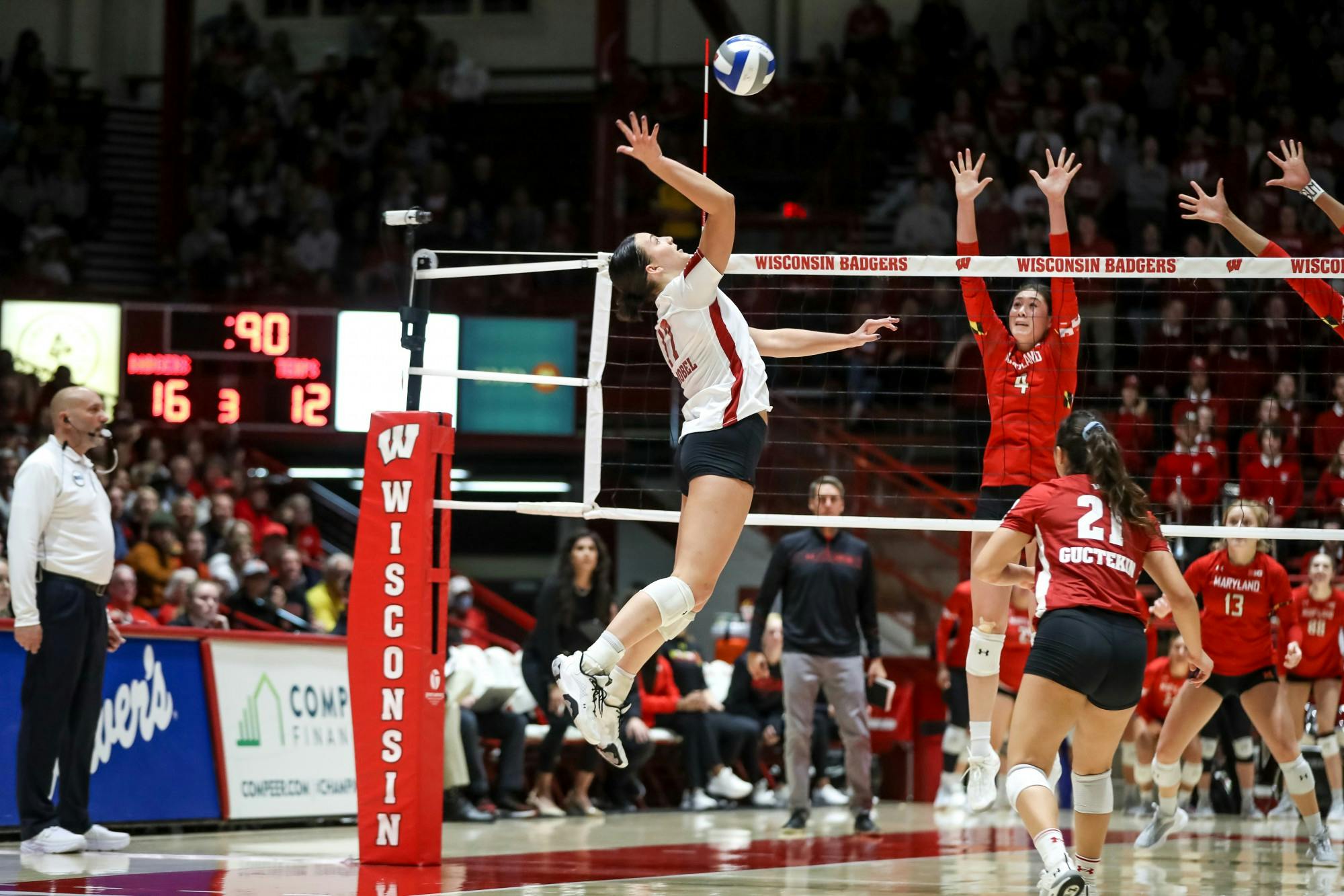 Badgers Take Down Flames In Opening Volleyball Exhibition - The Daily ...