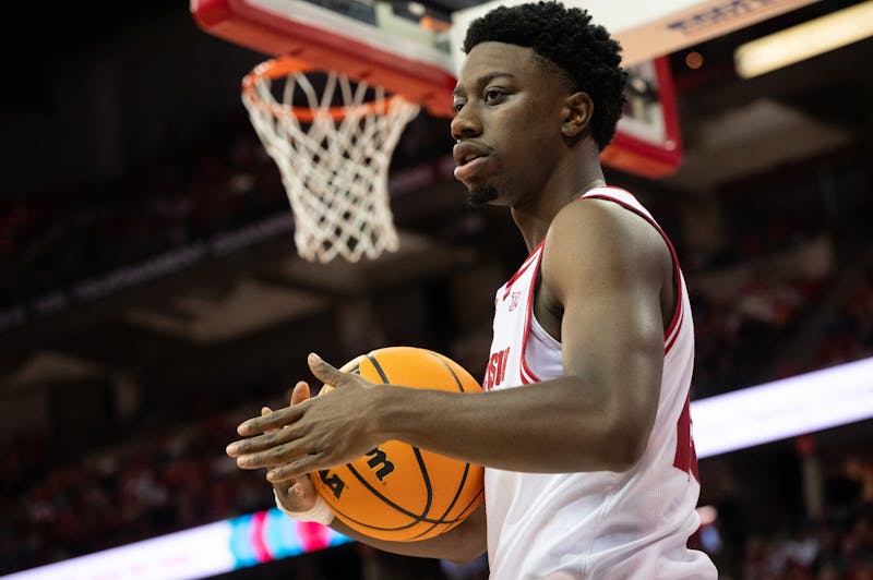 Blackwell drills buzzer beater to squeak past Minnesota 78-75