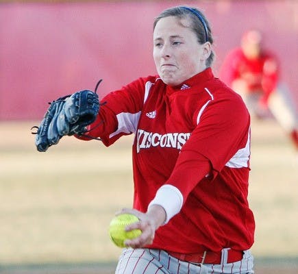 Badgers split series with UW-Green Bay