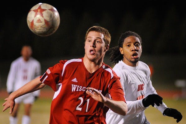 Badgers stay perfect in exhibition matches