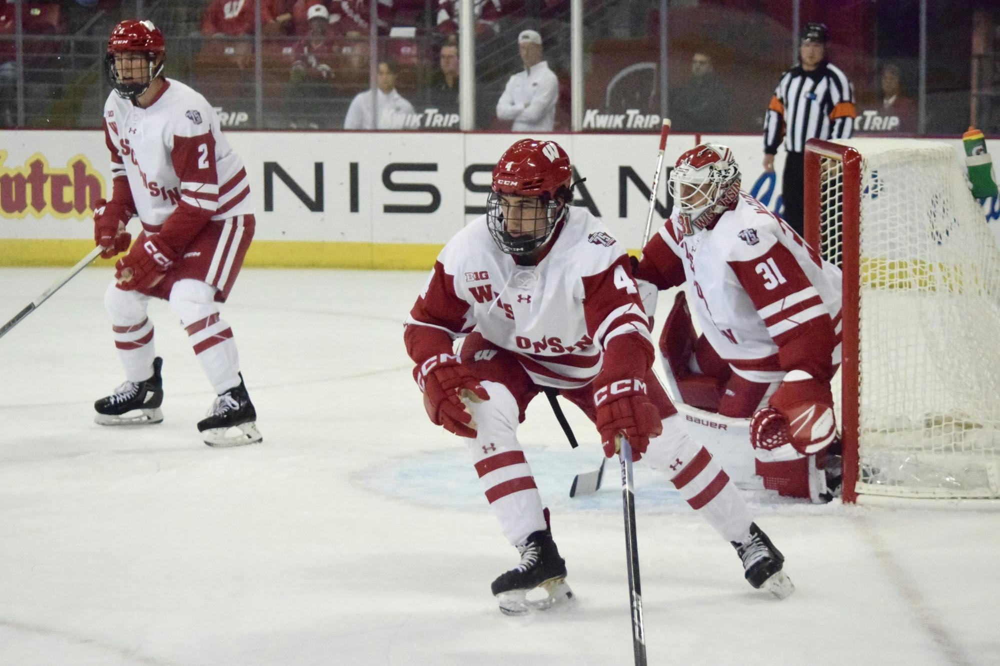 Badgers Men’s Hockey Upsets Michigan Tech In Two-game Sweep - The Daily ...