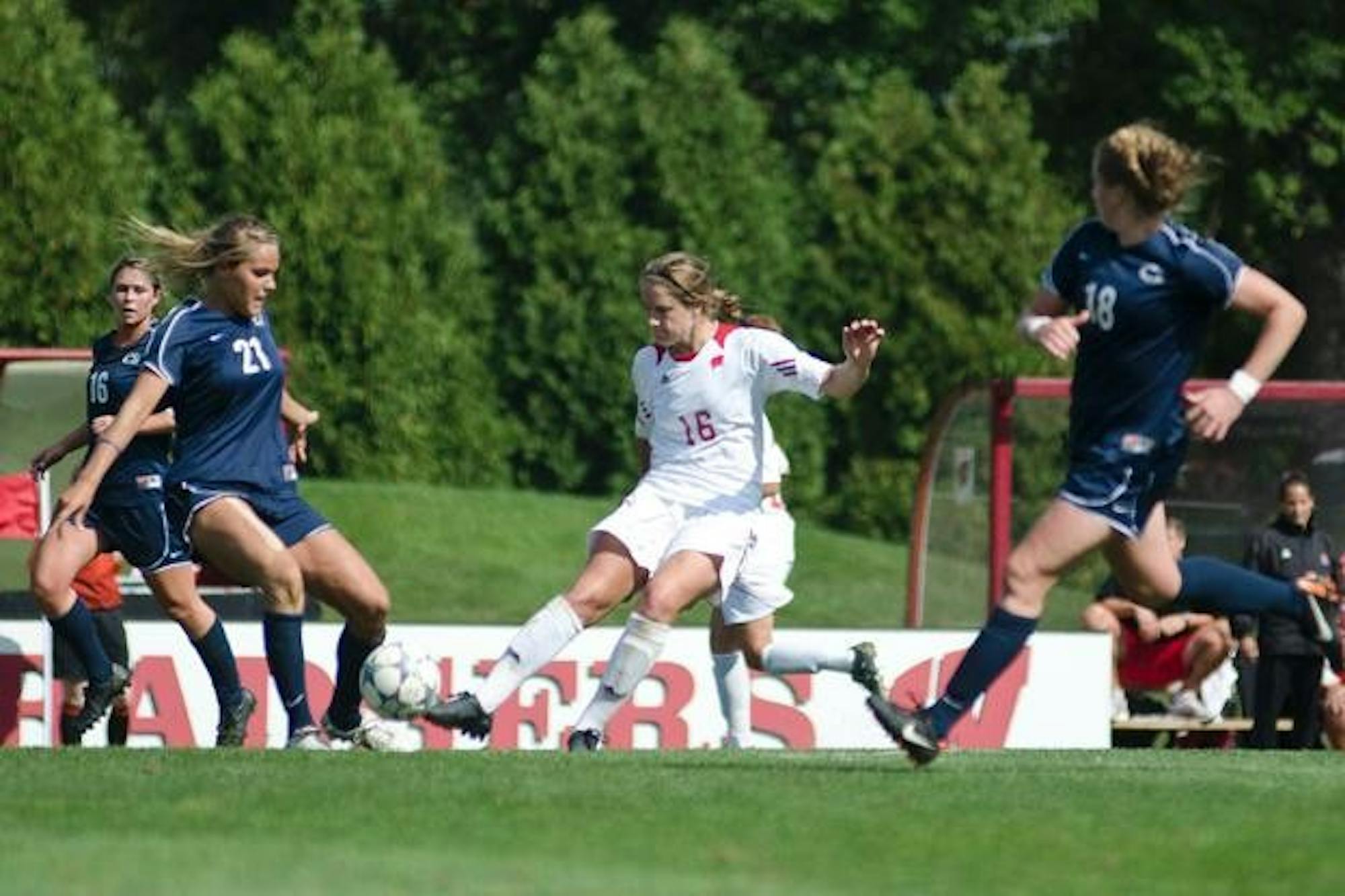 Nosbusch's goal gives Badgers a big win to open Big Ten schedule