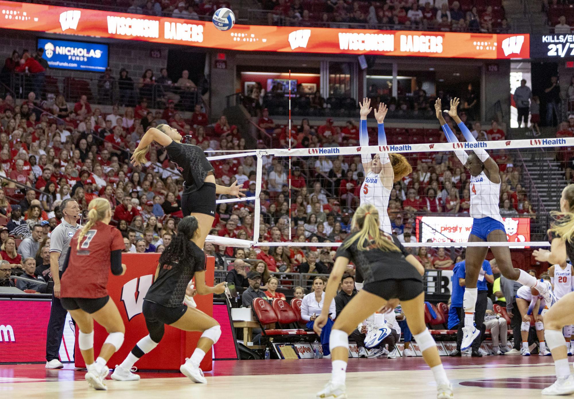 Wisconsin volleyball defeat Florida Gators in Kohl Center Classic.