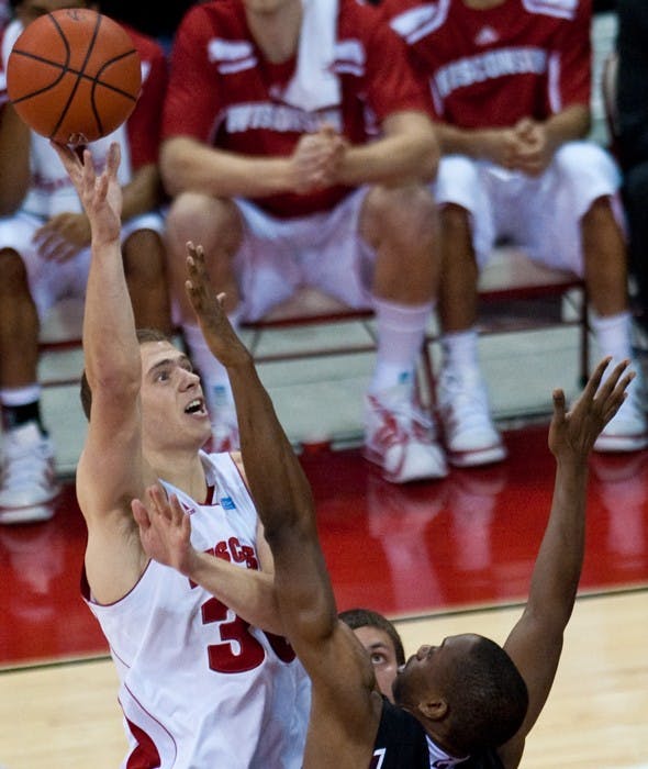 UW shows balance, unveils freshmen in exhibition victory