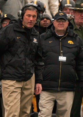 Offense, special teams should carry load for Badgers