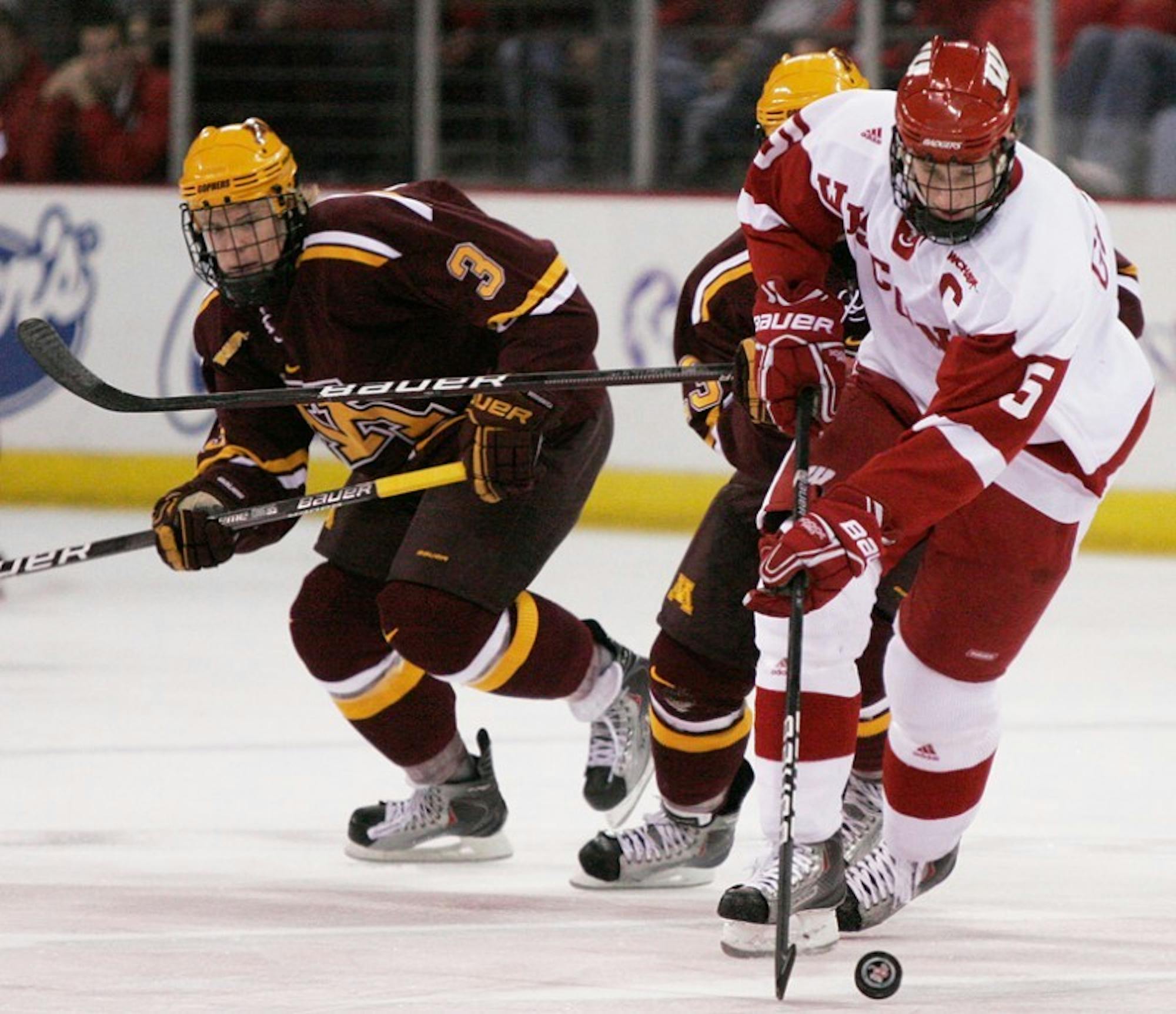 UW splits series with rival Minnesota