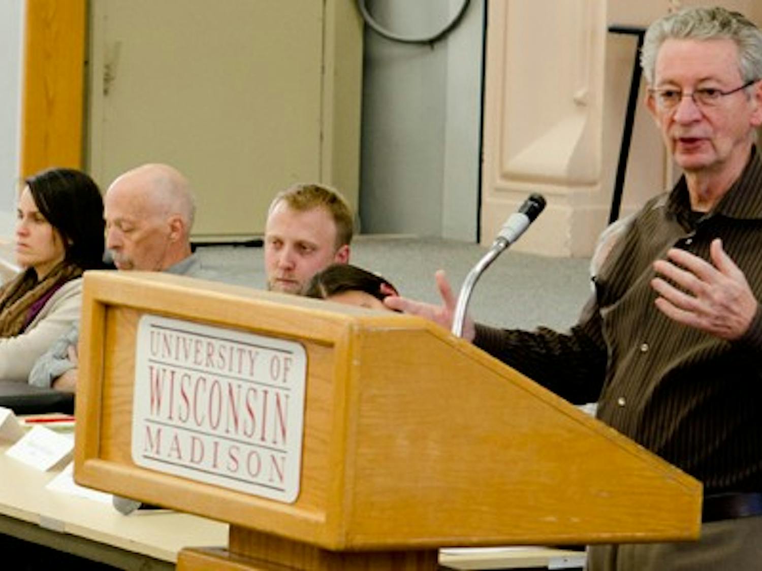 UW-Madison Chancellor David Ward speaks to the Academic Staff Assembly