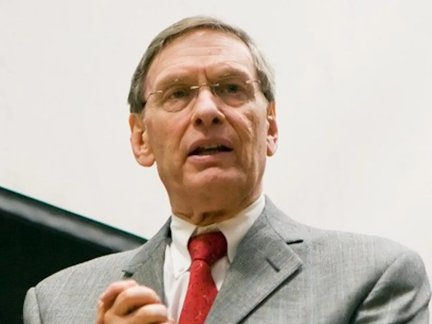 Selig addresses media at UW
