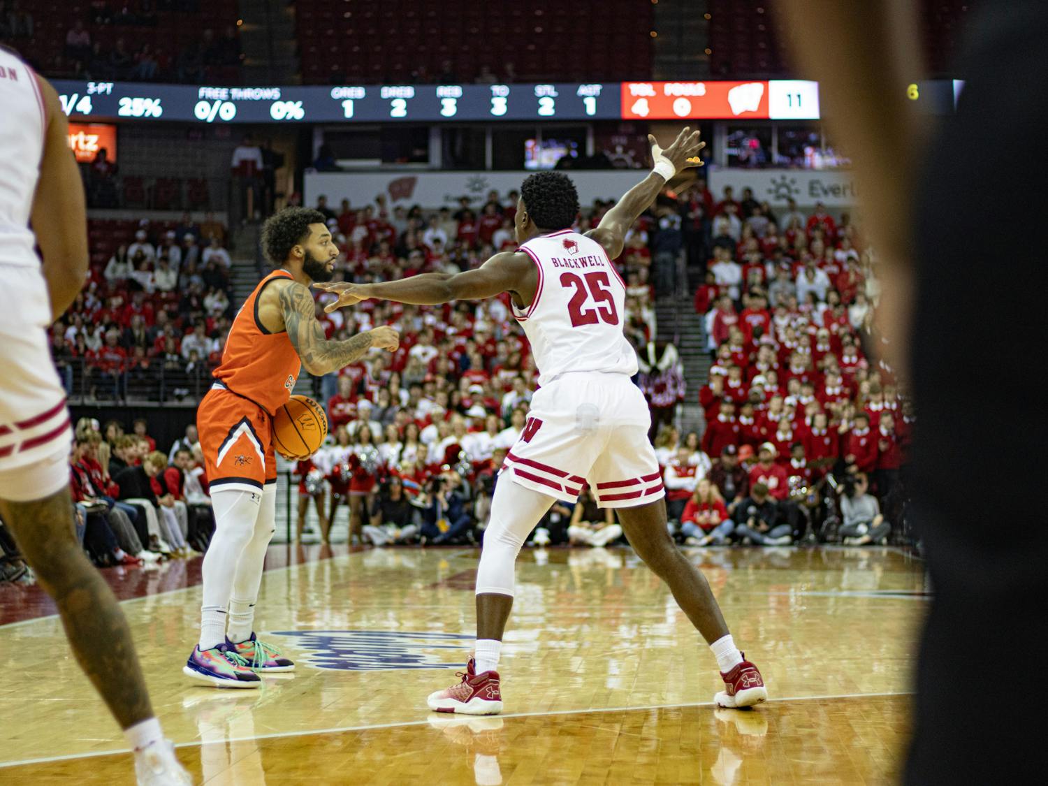 25-11-3 Dye_Mens_Basketball_B-04.jpg