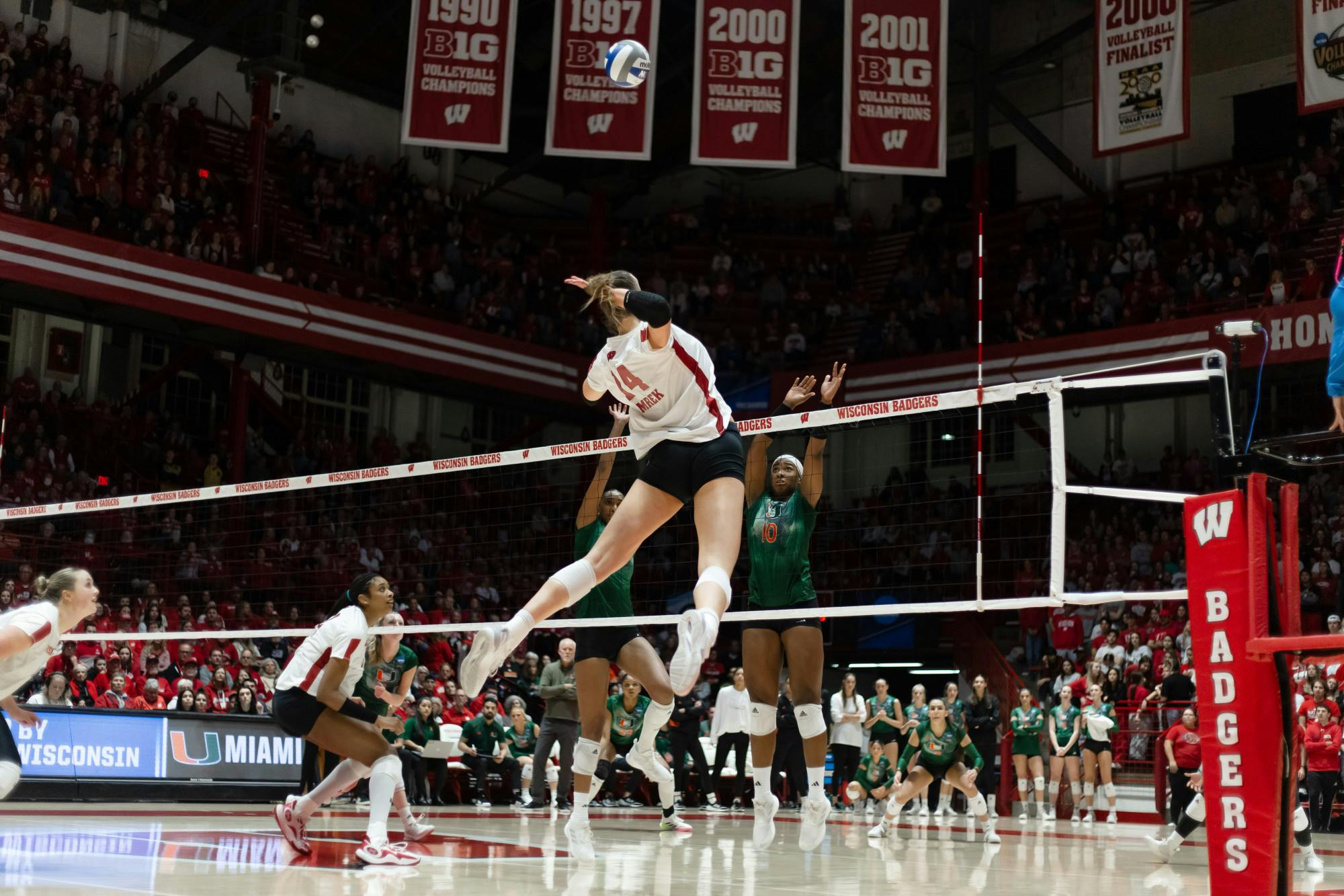 Wisconsin Volleyball vs UMiami5223.jpg