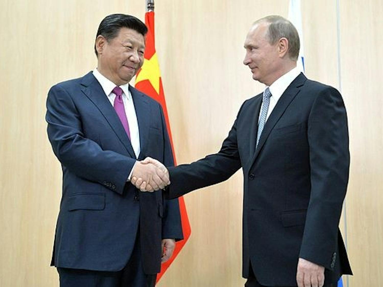 Vladimir_Putin_and_Xi_Jinping,_BRICS_summit_2015_01.jpg
