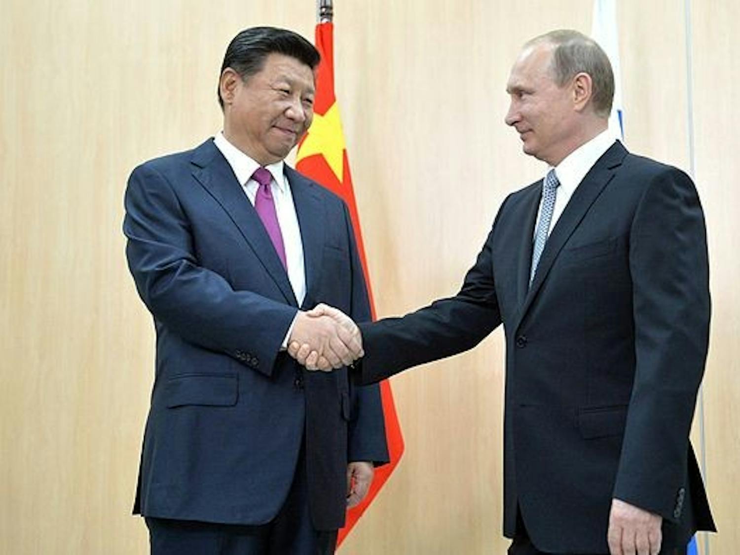 Vladimir_Putin_and_Xi_Jinping,_BRICS_summit_2015_01.jpg