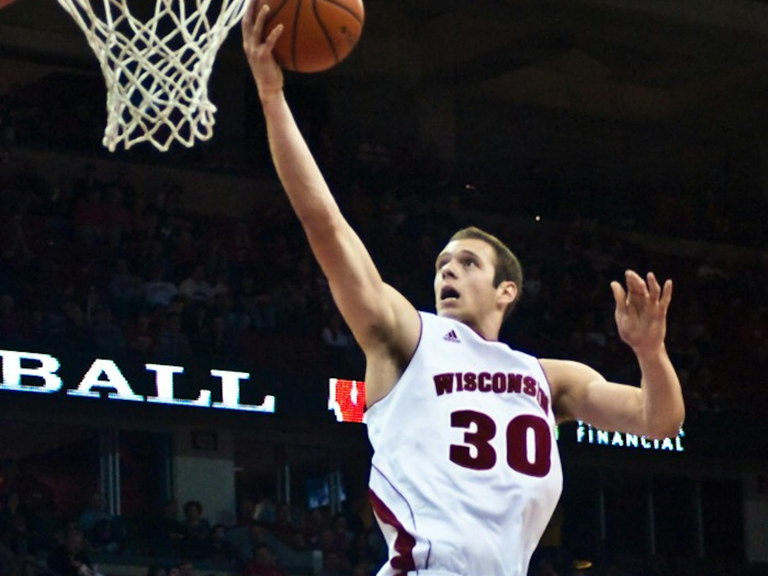 Balanced attack fuels 85-53 romp over Sioux