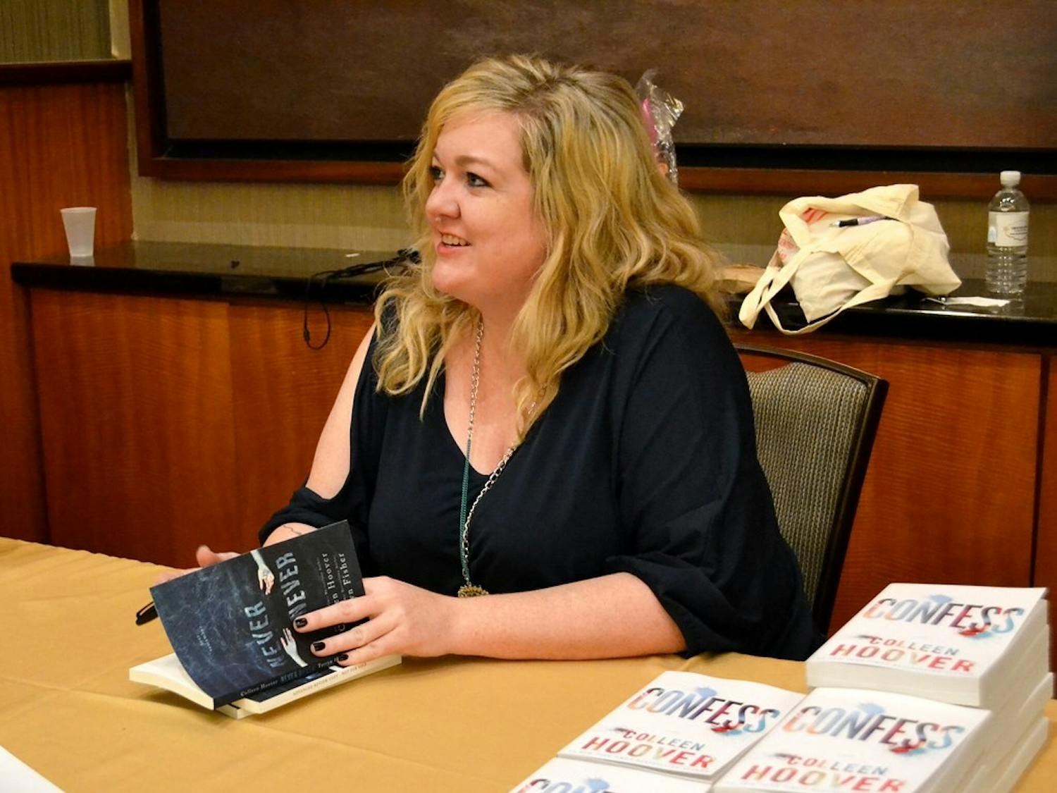Colleen Hoover.jpg