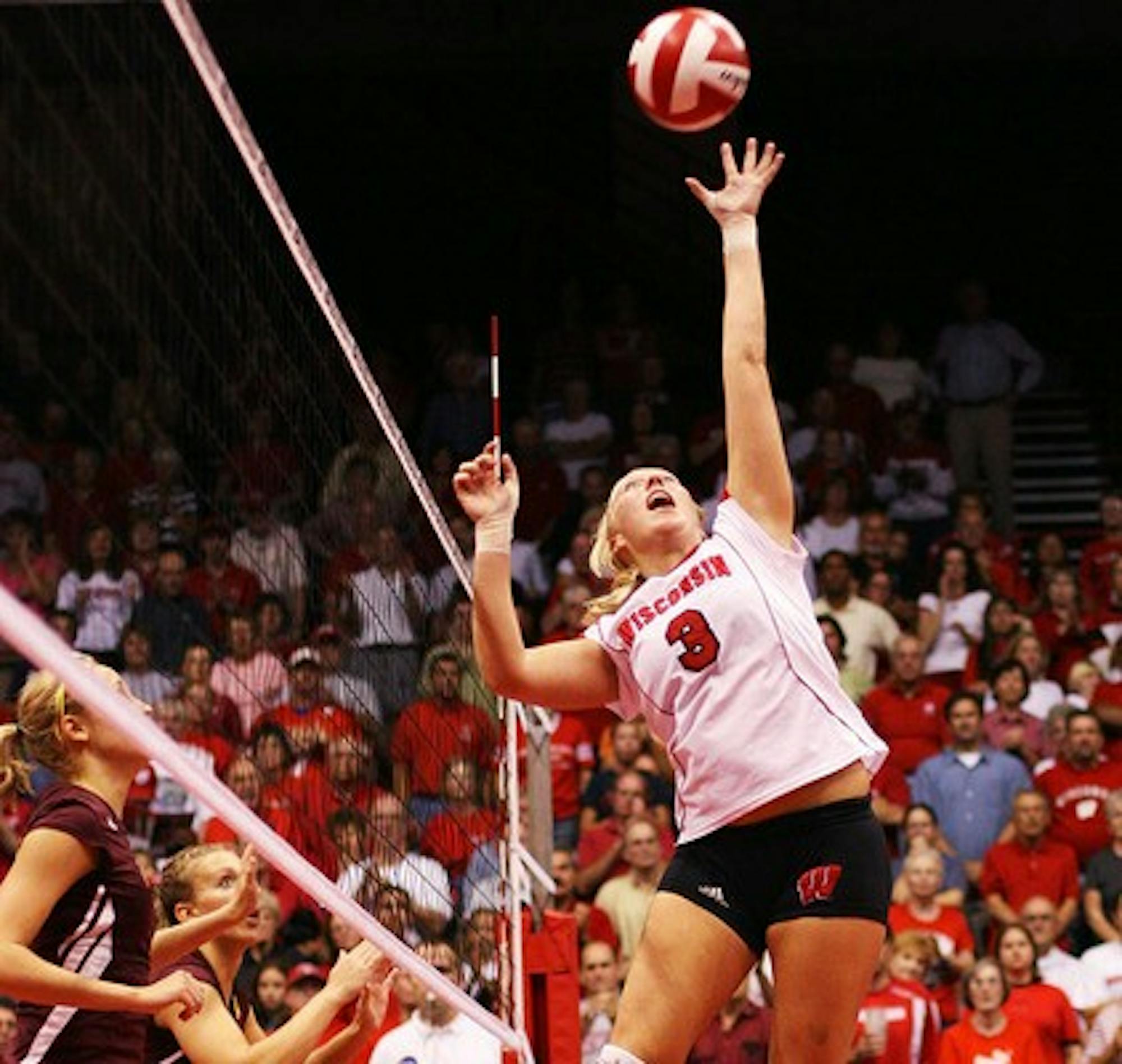 UW volleyball needs solid weekend