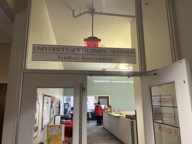 Student government debates controversial divestment bill