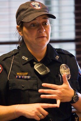 UWPD trains SAFEwalkers in campus safety awareness