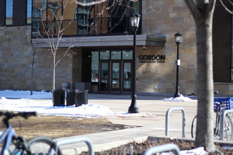 Students battle tough travel decisions ahead of short Thanksgiving break