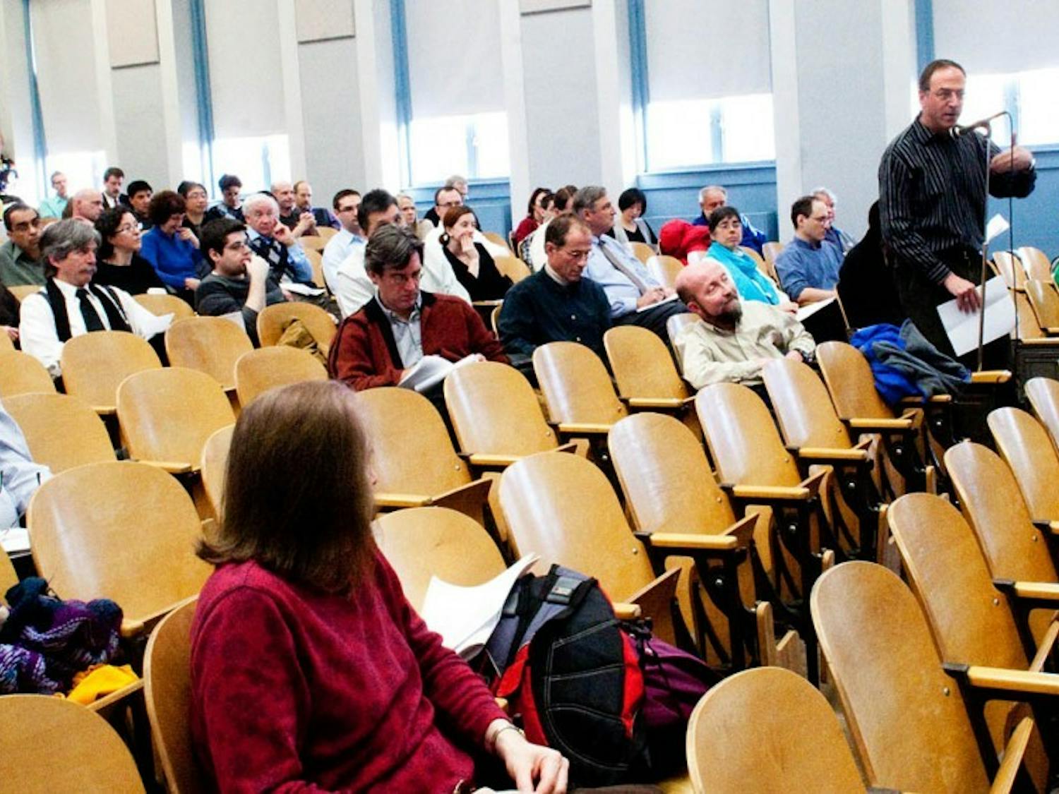 Faculty Senate discusses campus free-speech policies