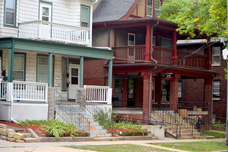 Nonprofit tenant resource groups help tenants amid housing crisis