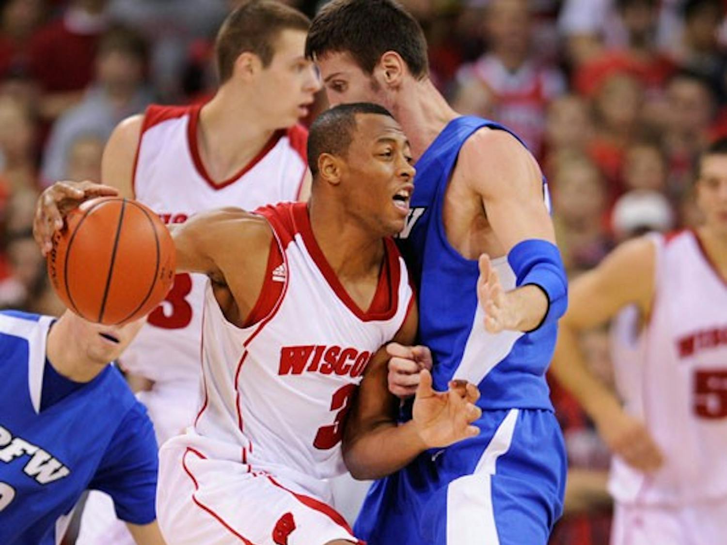 No harm, many fouls: UW takes win over Arizona