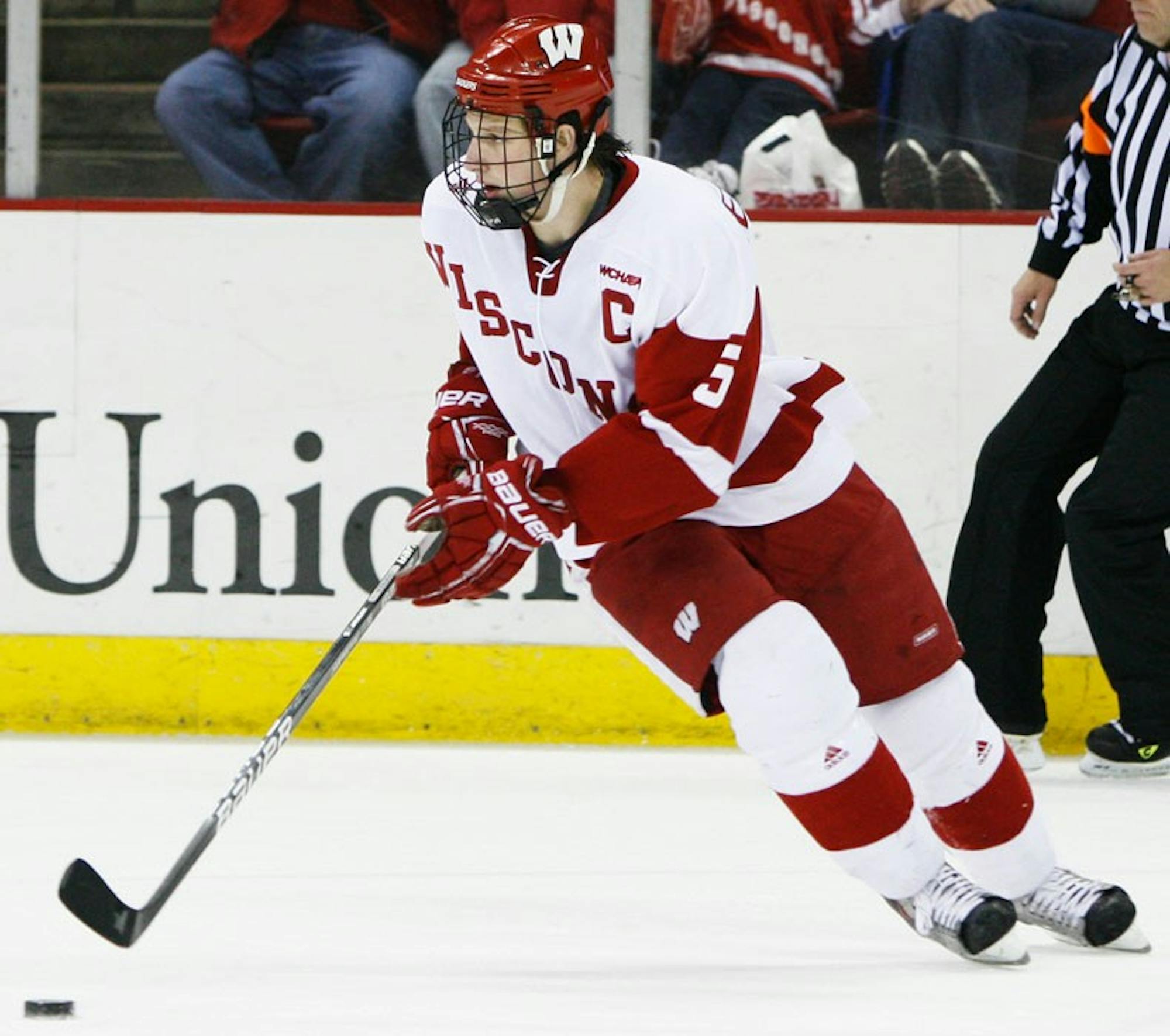 UW misses chance to claim WCHA lead