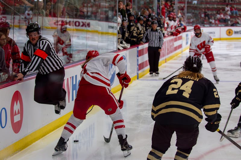 Badgers women's hockey dominates in record series against Lindenwood