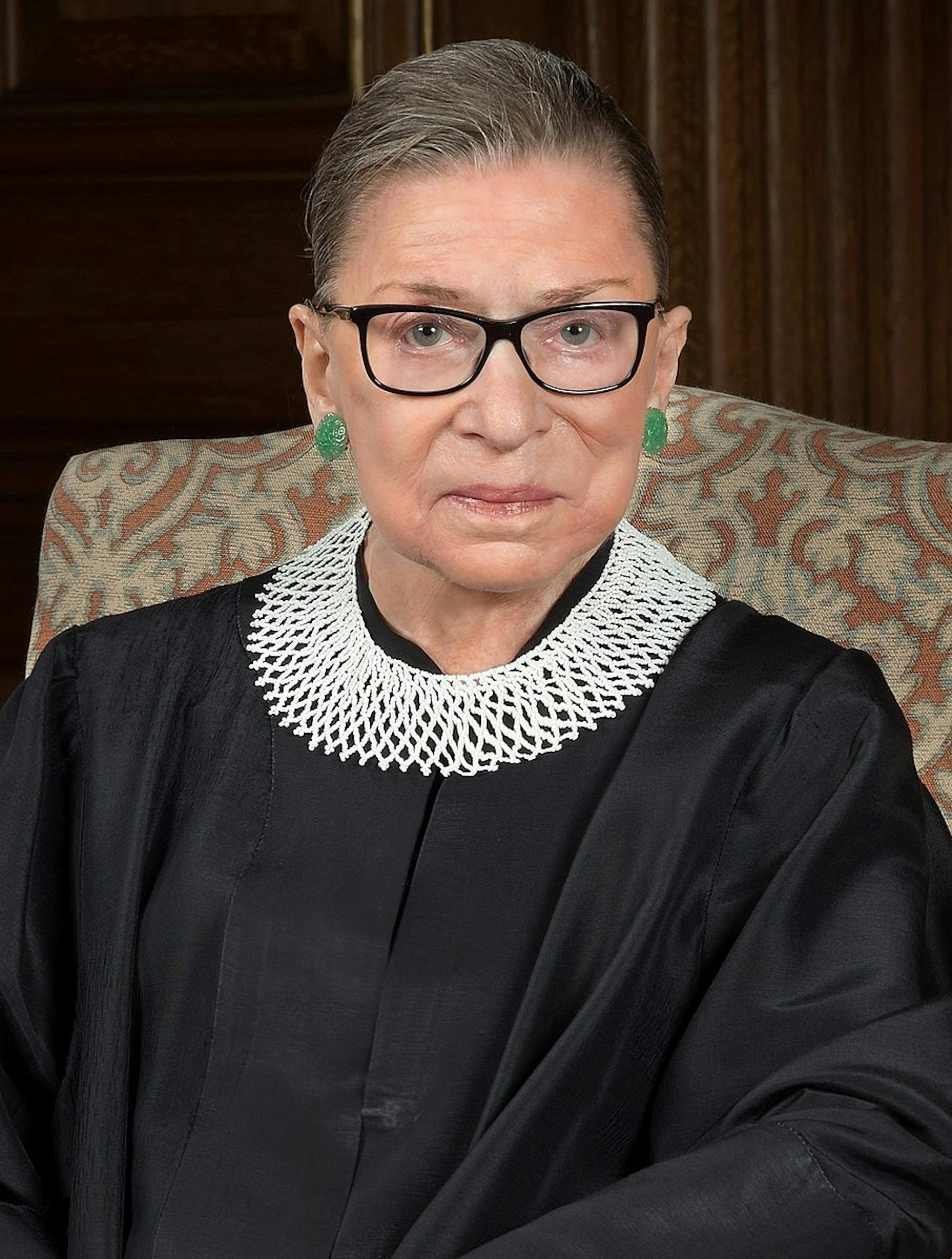 906px-Ruth_Bader_Ginsburg_2016_portrait_cropped.jpg