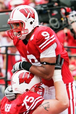 Wisconsin accepts Outback Bowl bid