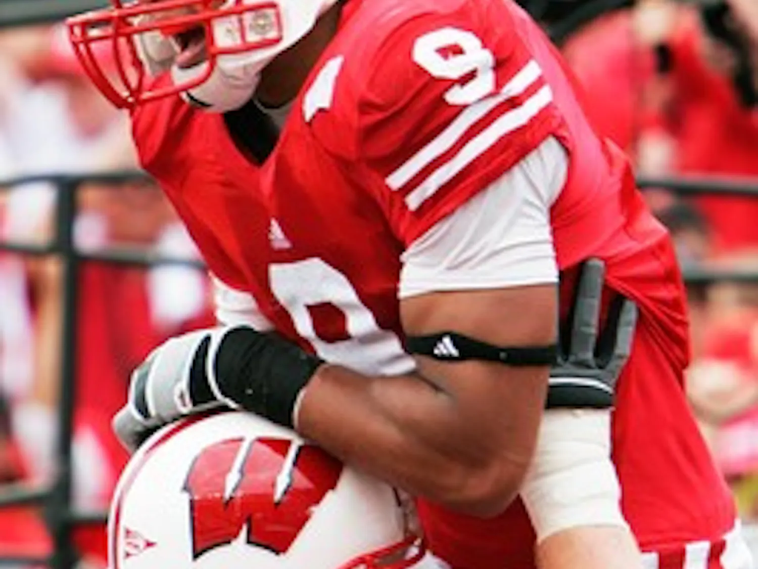 Wisconsin accepts Outback Bowl bid