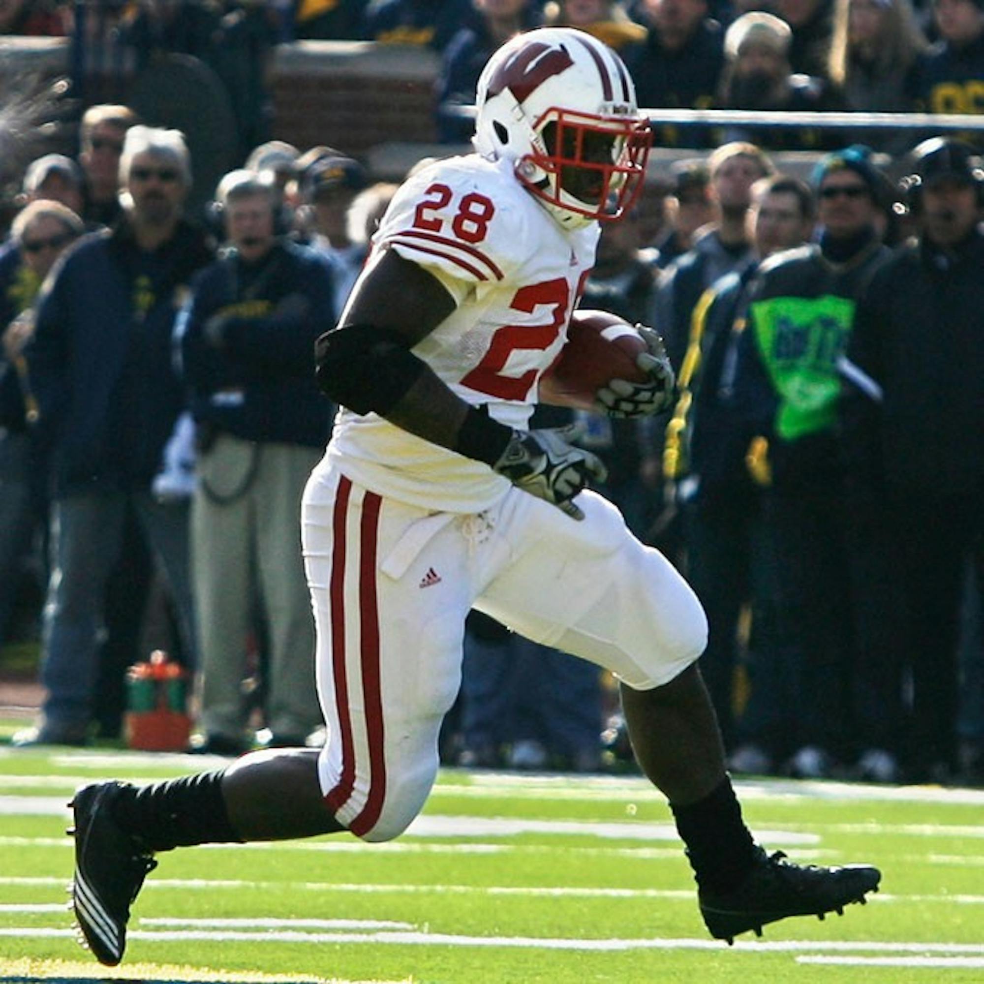 Badgers welcome NU in regular season finale
